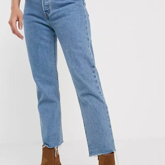 Levi's 501 Med Wash Straight Leg Frayed Hem Cropped Jeans size 28x26 - Picture 7 of 7